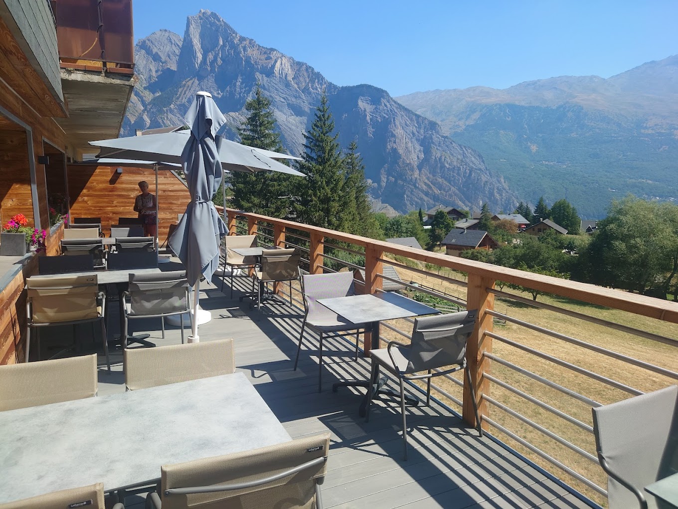 Terrasse du restaurant Les Sorbiers à Montricher Albanne